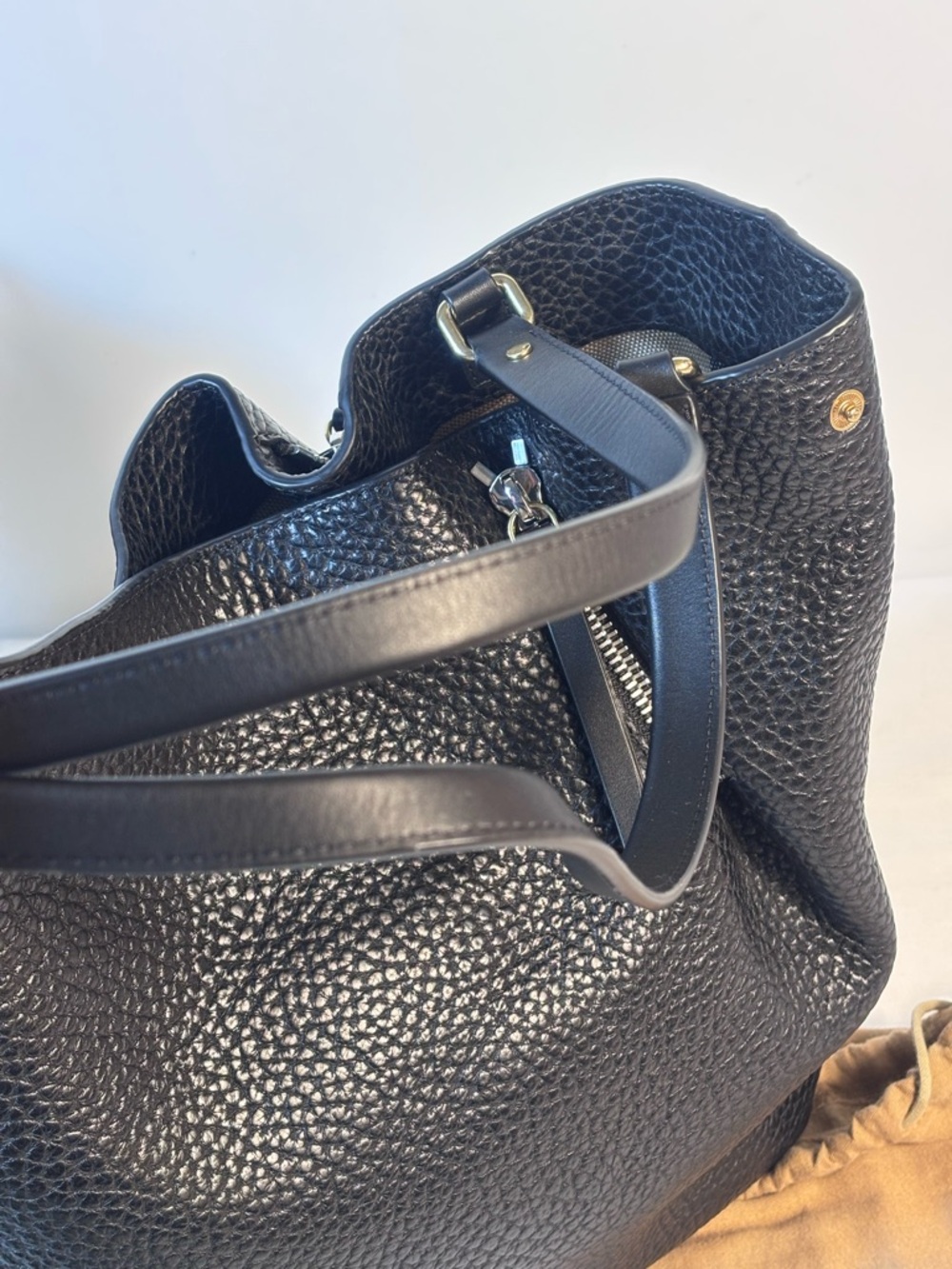 Beautiful Burberry Maidstone Tote Black - Picture 7 of 16